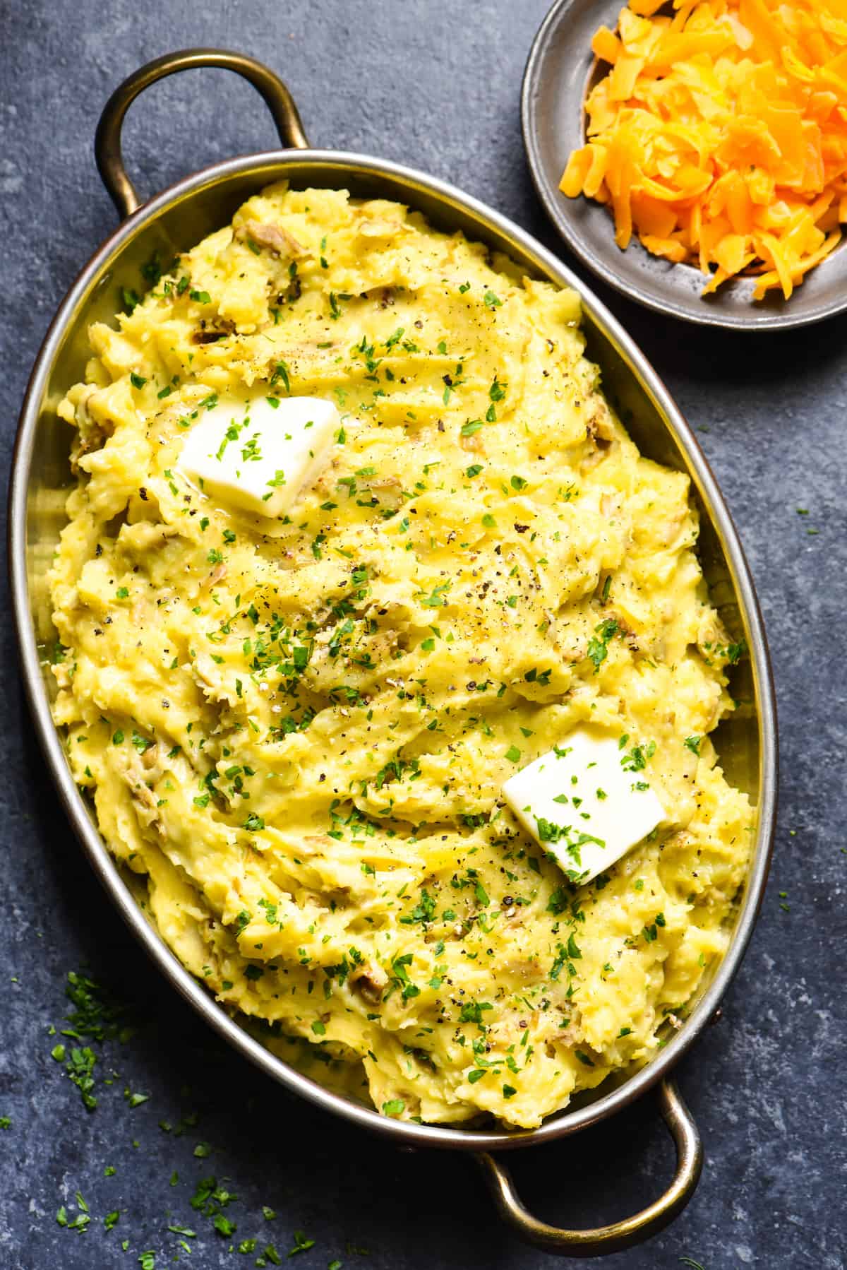 Aged Cheddar Mashed Potatoes - The only thing better than mashed potatoes? CHEESY mashed potatoes! | foxeslovelemons.com