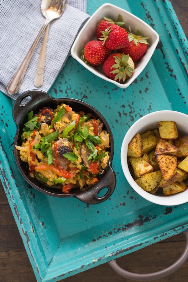 Brat & Pepper Breakfast Scramble - Perfect for Father's Day! A ballpark-inspired egg scramble featuring grilled brats, peppers, onions and cheddar cheese! | foxeslovelemons.com