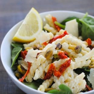 Creamy Lemon Pasta Salad with Spinach - A lightened-up workweek lunch that will get you through the afternoon! | foxeslovelemons.com