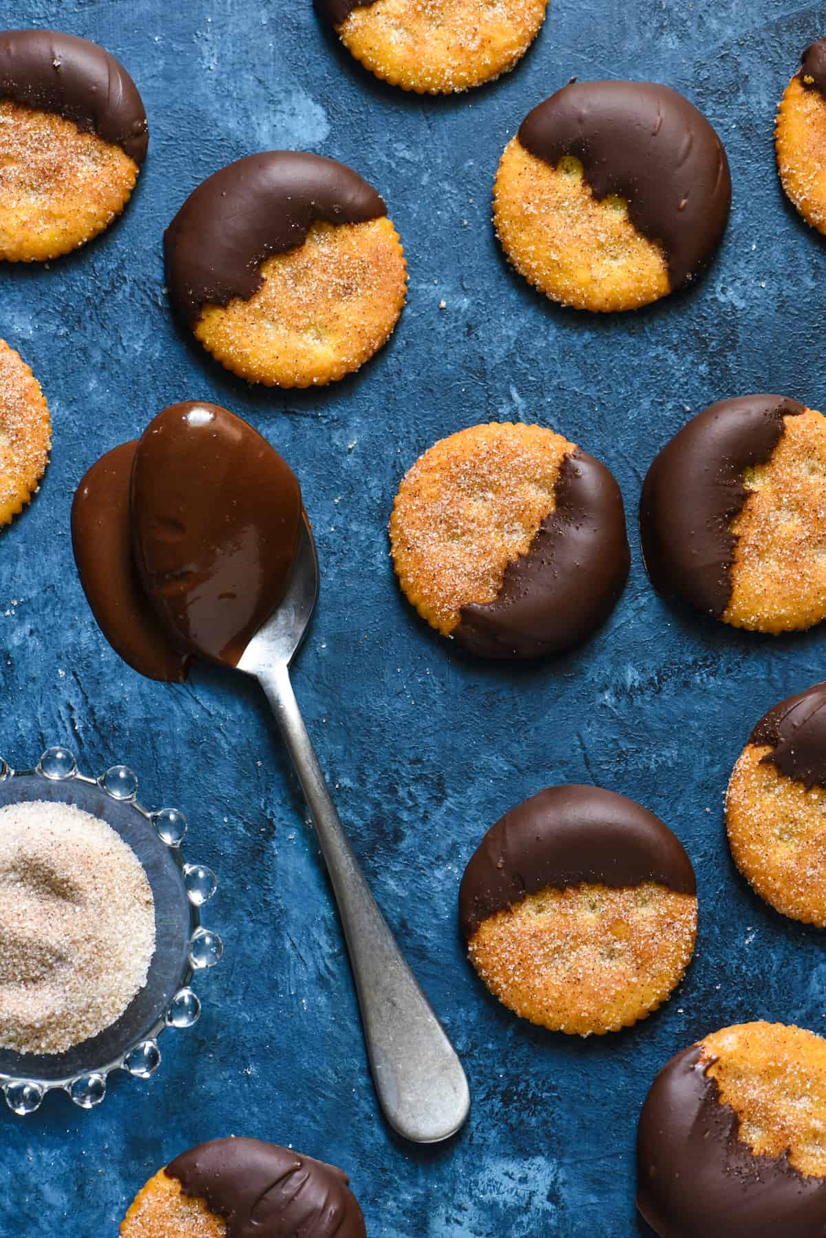 Easy Churro Cracker Snacks - With just 10 minutes and 5 ingredients, you can create this simple, irresistible sweet treat! | foxeslovelemons.com