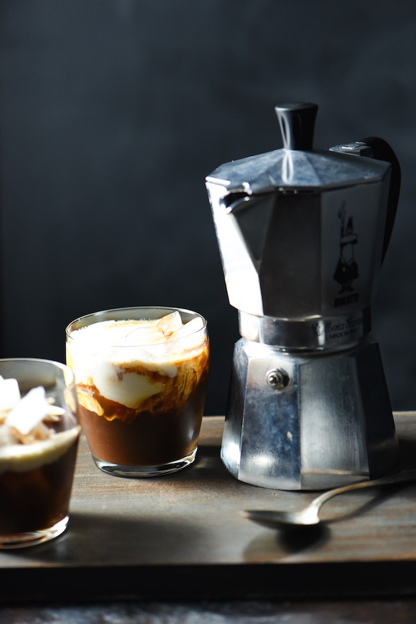 Hazelnut Expresso White Russians - A decadent, nutty cocktail with a kick of coffee. | foxeslovelemons.com