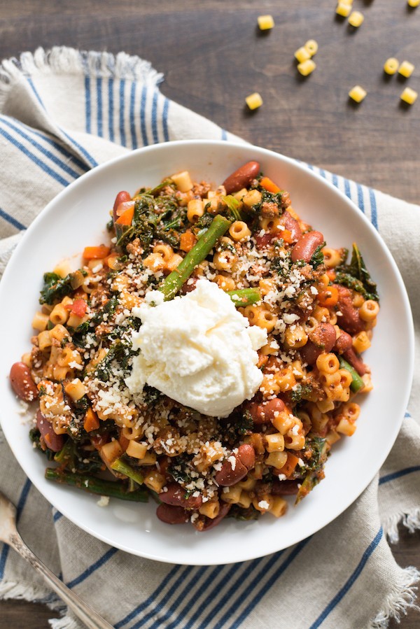 Minestrone Pasta Sauté with Ricotta - All the good stuff from minestrone soup, served up in a skillet meal. Top with ricotta and parmesan cheese! | foxeslovelemons.com