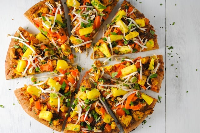 Thai Tofu Pizza with Spicy Peanut Sauce - A Pad Thai-inspired pizza! A colorful and healthy vegetarian meal. | foxeslovelemons.com