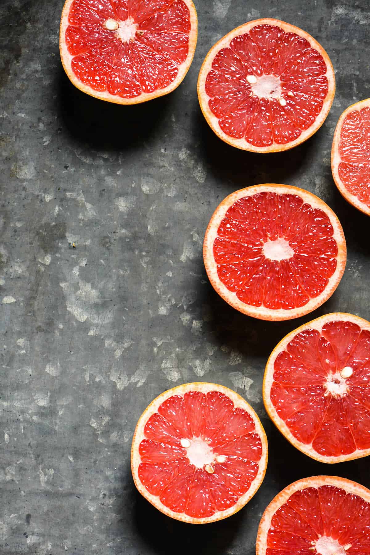 With just 4 ingredients and a 10 minute prep time, this Easy Baked Brie with Grapefruit & Pistachios is ideal for a party, or just a delicious snack at home. | foxeslovelemons.com